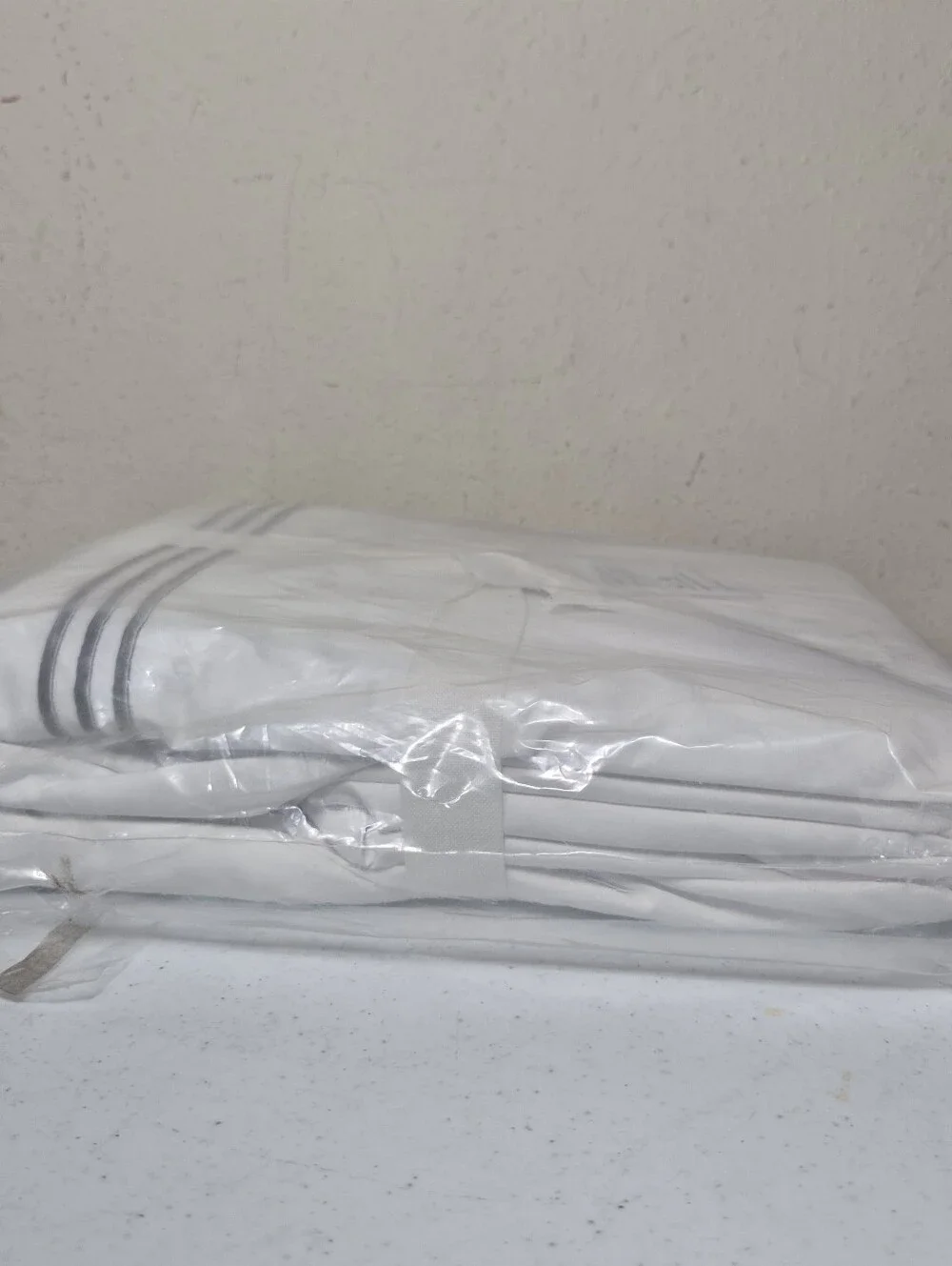 Pottery Barn Grand Embroidered King/Cal King Gray Mist Duvet Cover NEW
